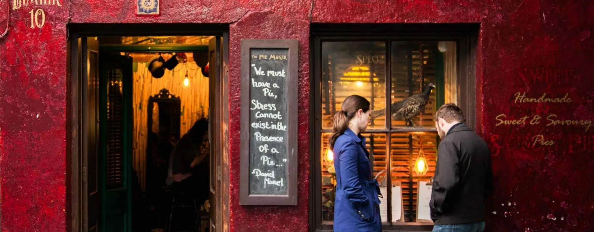 Façade rouge de la boutique The Pie Maker dans le centre-ville de Galway en Irlande