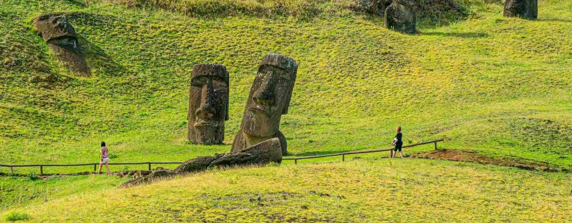 Les statues moai de l’île de Pâques figurent parmi les plus gigantesques du monde.