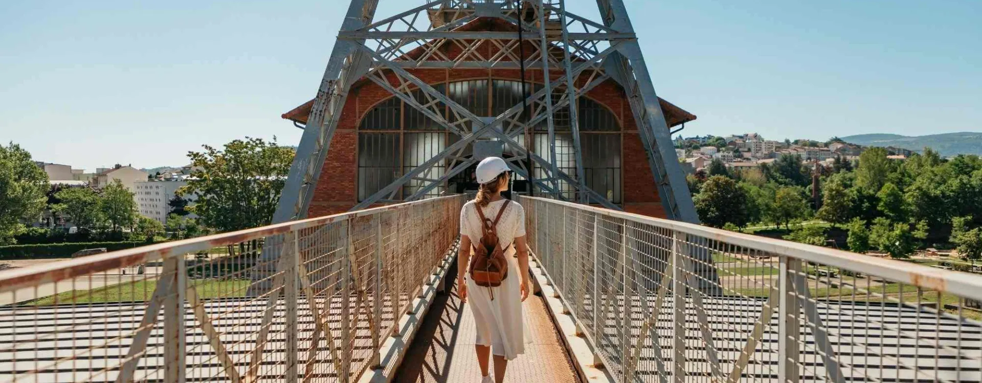 Visite du Puits Couriot à Saint-Étienne passerelle du Musée de la Mine avec vue sur la ville