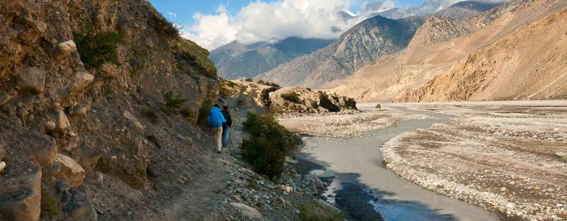 Randonneurs sur le trek de Jomsom dans la vallée de la Kali Gandaki dans la région de l’Annapurna au Népal