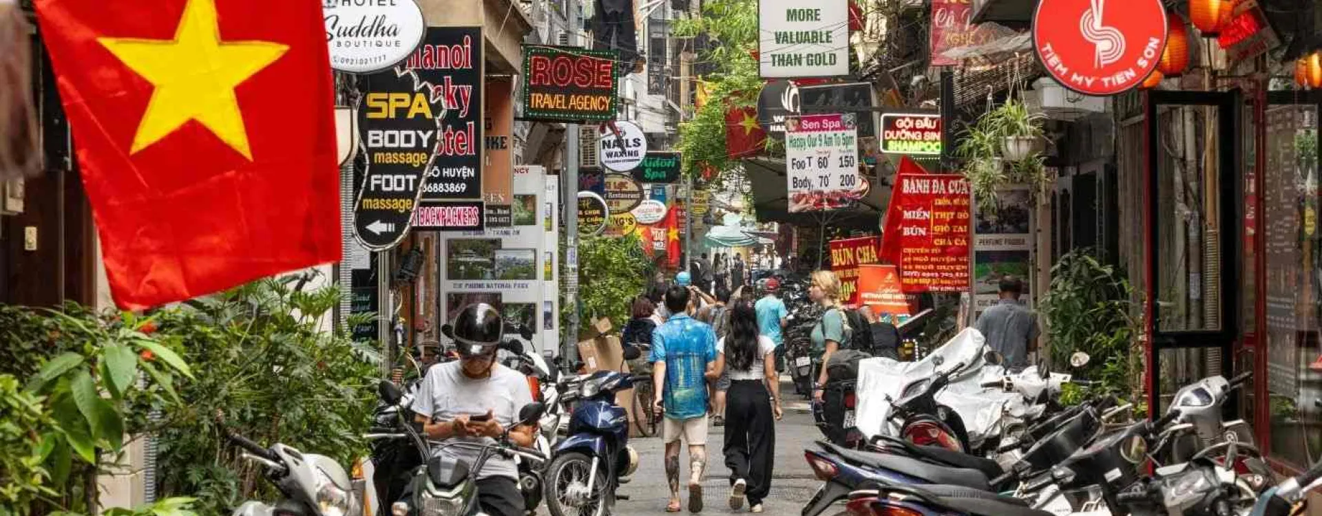 Scène de vie quotidienne à Hanoï au Vietnam, aperçu de l’ambiance avant de visiter la ville