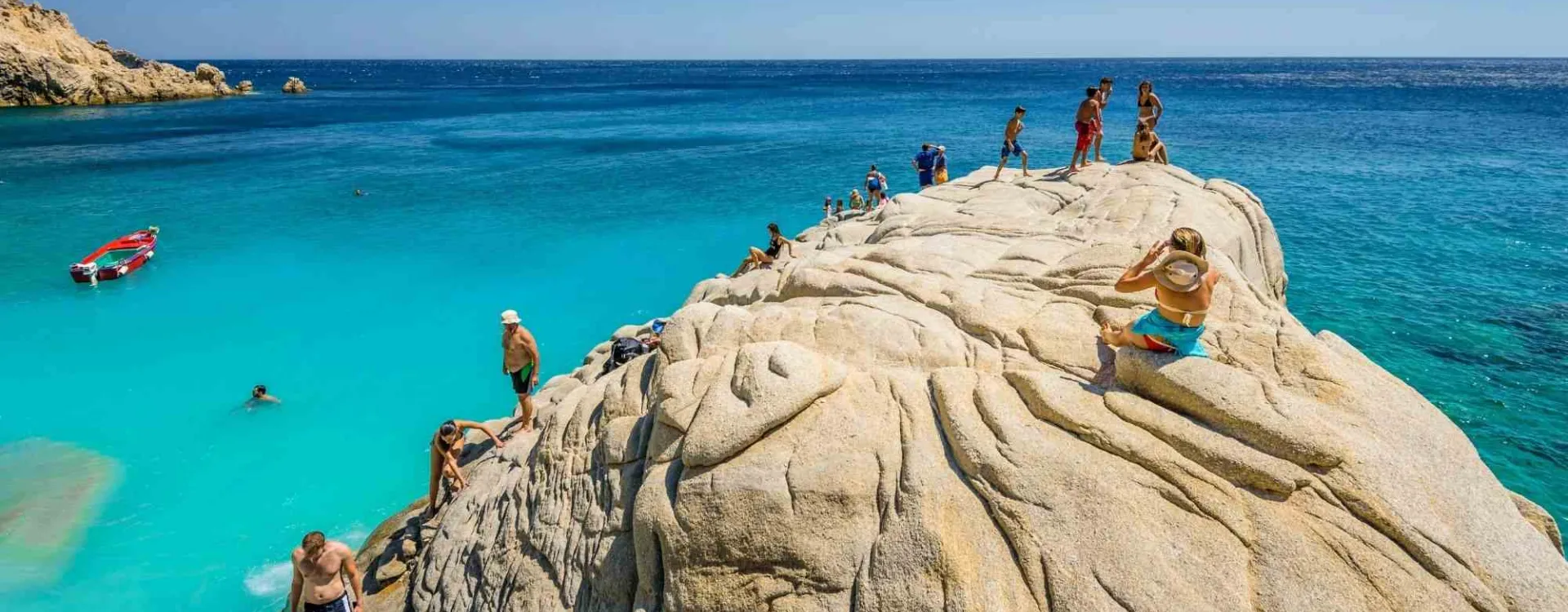 La plage des Seychelles est l'un des incontournables de l'île d'Ikaria en Grèce