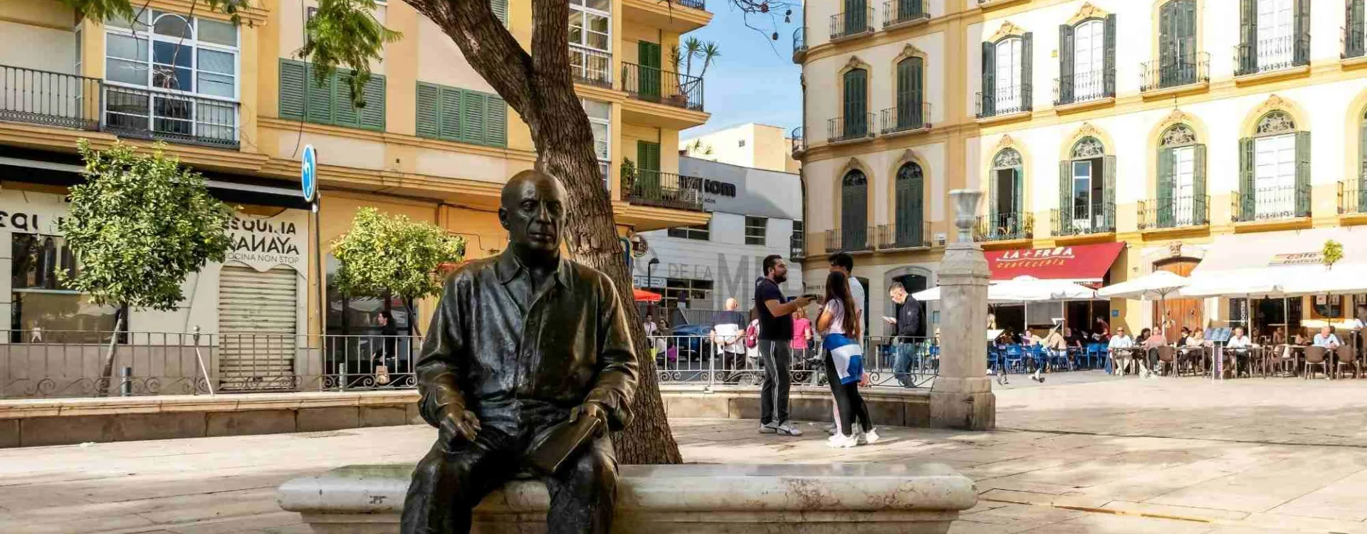 Statue de Pablo Picasso devant la Casa Natal de Picasso à Malaga