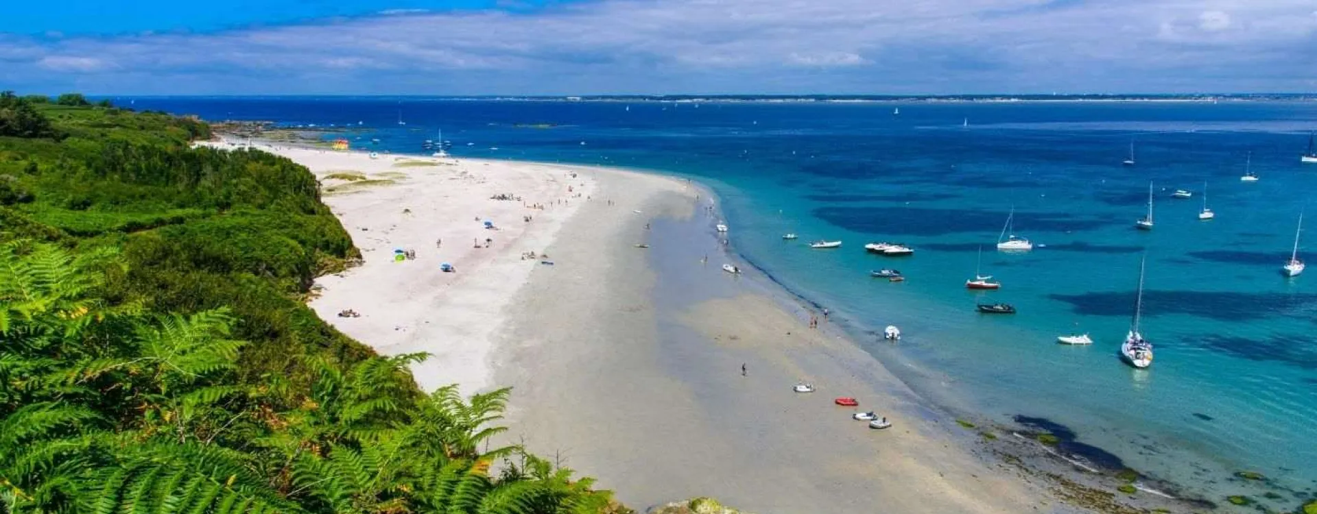 La plage des Grands Sables sur l’île de Groix est surnommée "la plage de Tahiti"
