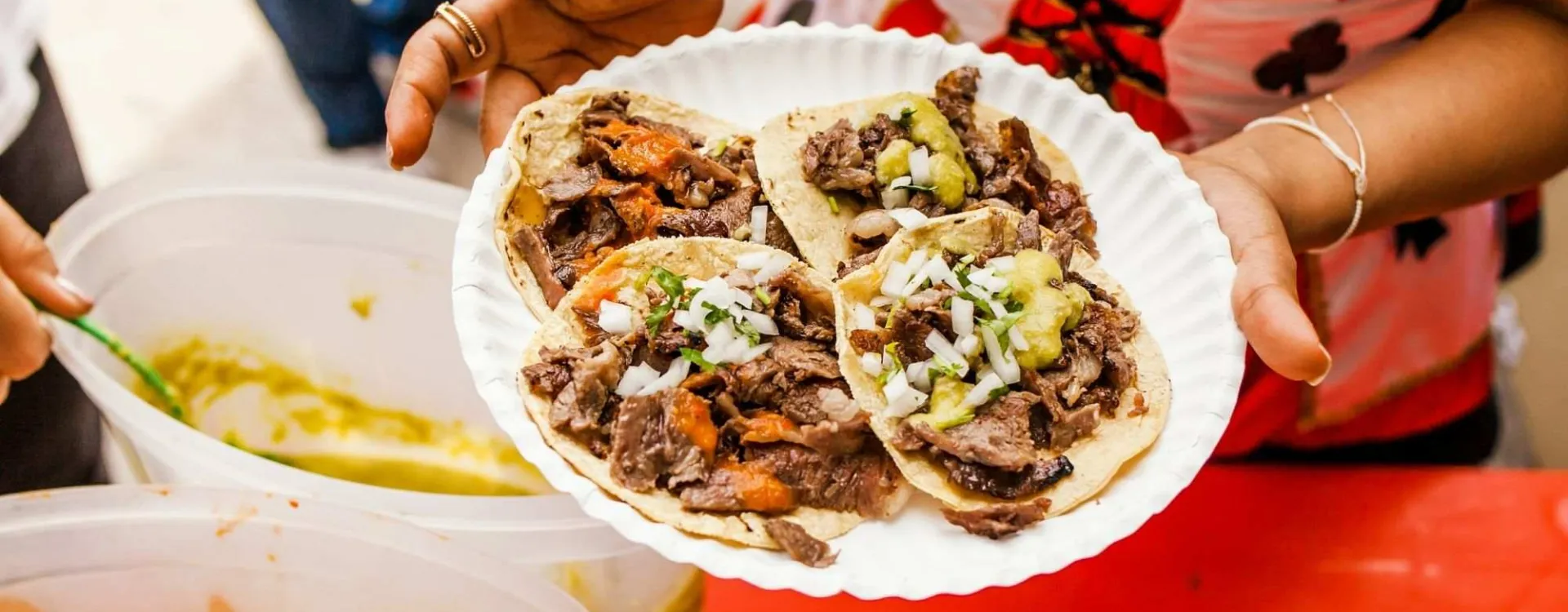Assiette de tacos traditionnels représentant les spécialités culinaires incontournables du Mexique