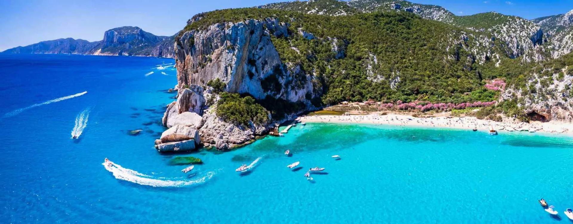 Vue aérienne de Cala Luna dans le golfe d'Orosei, l'un des plus beaux endroits de Sardaigne.