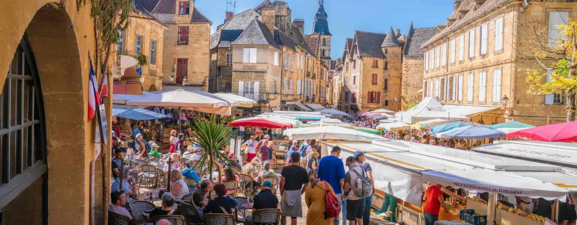 Le marché de Sarlat, l'un des plus beaux marchés de France