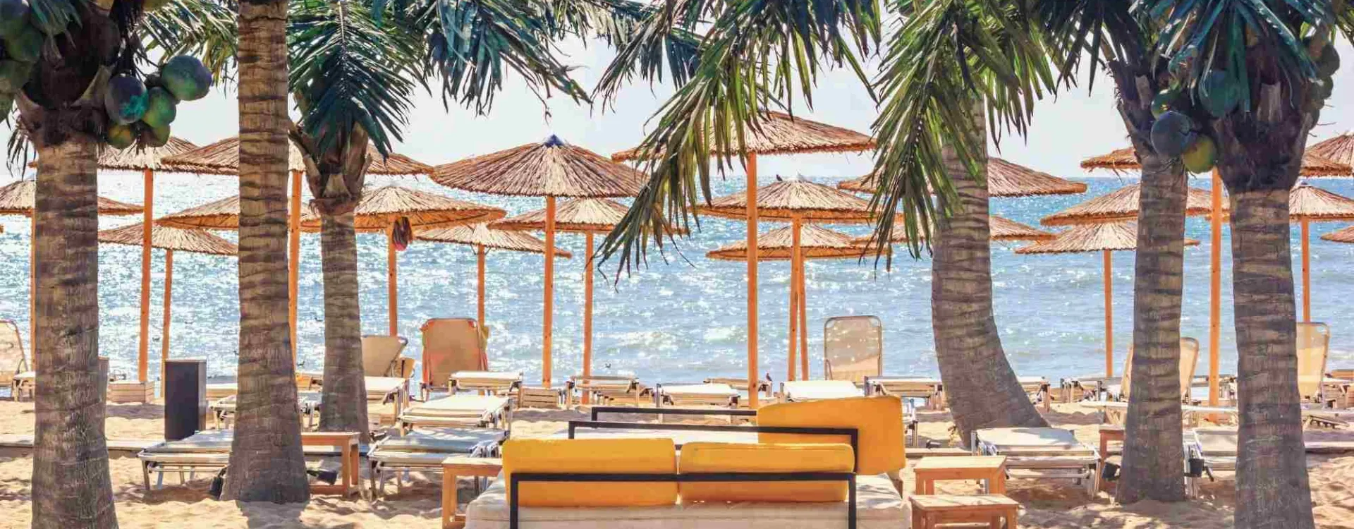 Plage aménagée sur la côte de la mer Noire en Bulgarie