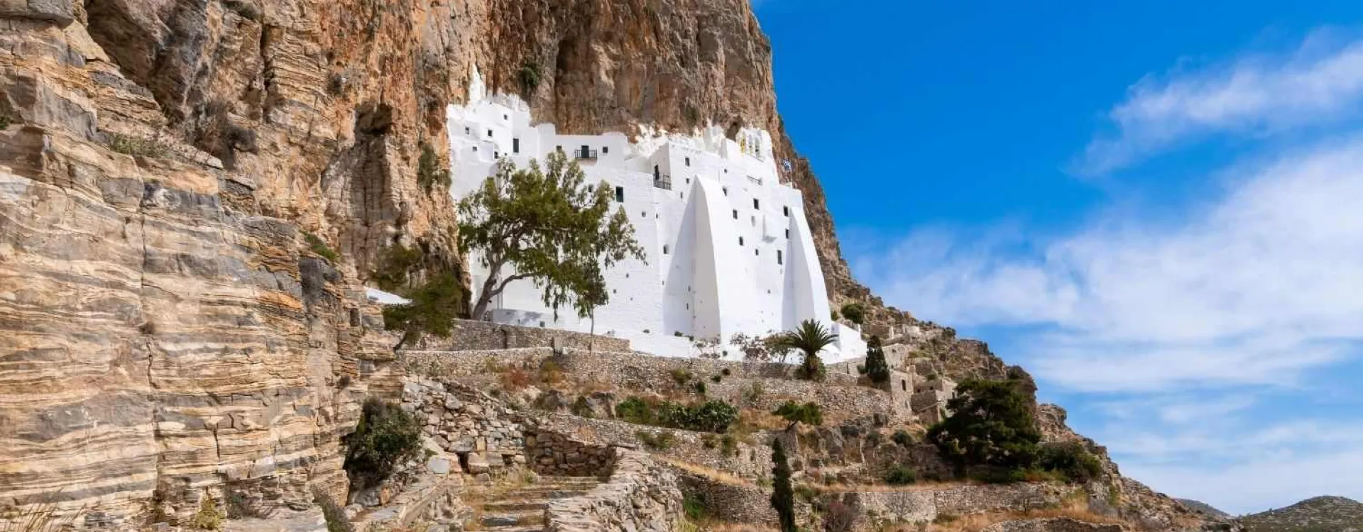 Le célèbre monastère d'Amorgos dans les Cyclades en Grèce