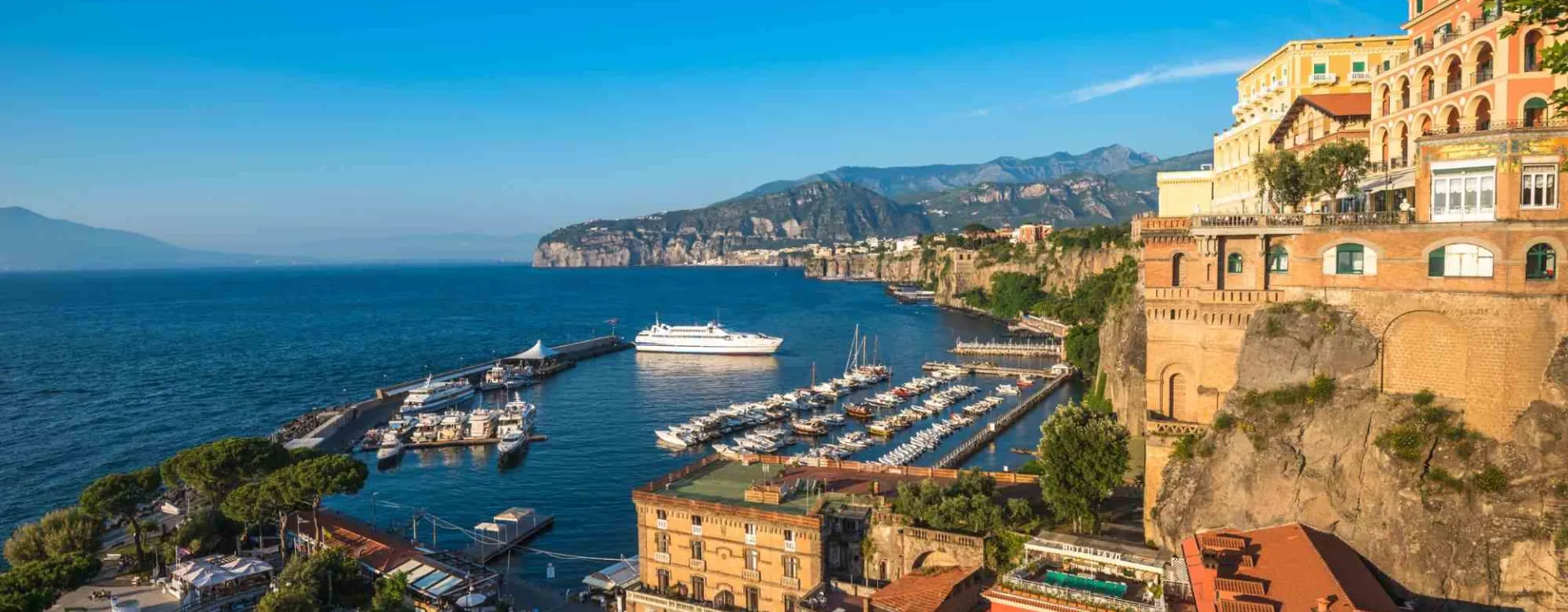 Vue panoramique de Sorrente et de la baie de Naples en Italie