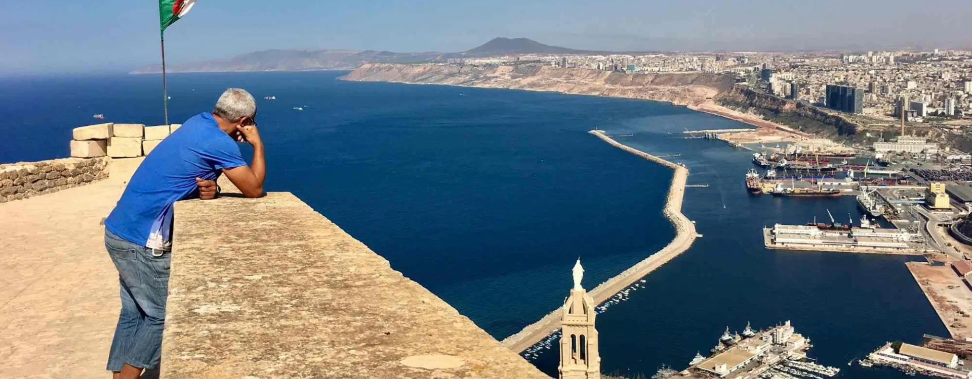 Vue panoramique d'Alger depuis la Casbah, idéale pour illustrer un guide de voyage en Algérie et les conseils avant de partir