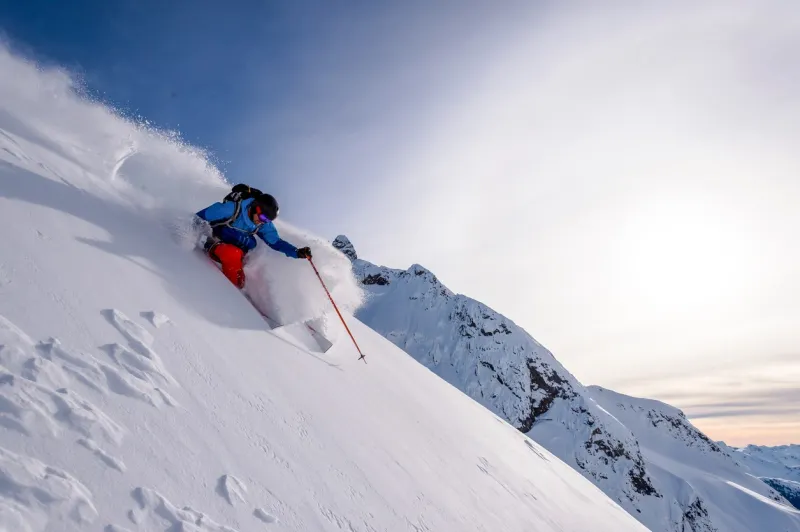 L'Alberta offre un terrain de jeu hivernal exceptionnel pour les skieurs.
