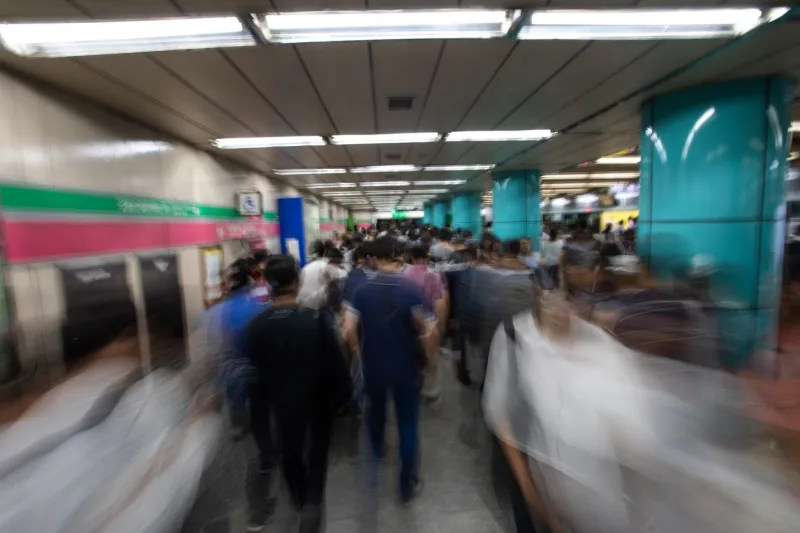Attendez-vous à jouer des coudes dans le métro de Séoul.