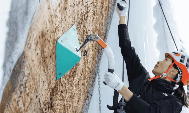 Le Dry Tooling est une forme d'escalade sportive sur plan vertical à pratiquer avec piolets et crampons.