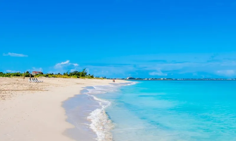 La plage de Grace Bay à Providenciales dans les Caraïbes