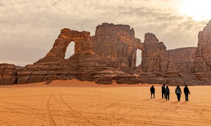 Arche naturelle sculptée du Tassili N'Ajjer dans le Sahara Algérien