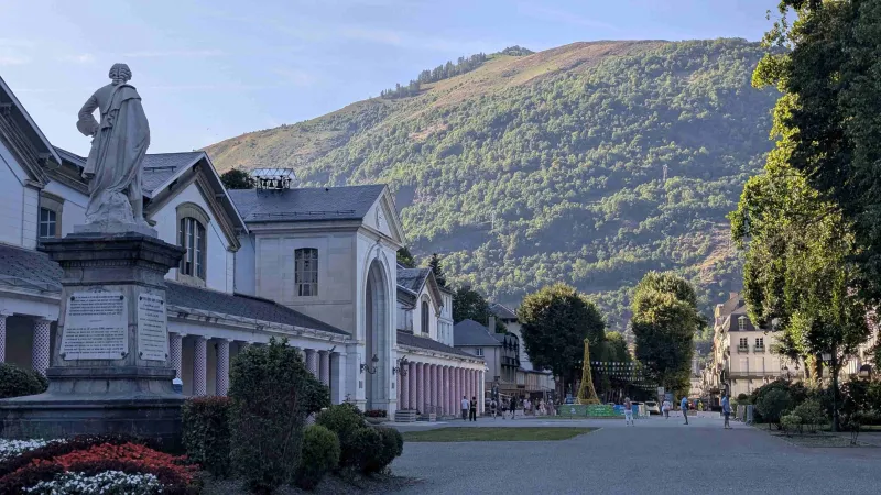 Allées d'Etigny depuis les bains de Luchon