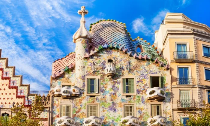 À Barcelone, Gaudí a laissé des chefs-d’œuvre uniques, de la Sagrada Família au parc Güell en passant par la Casa Batlló.
