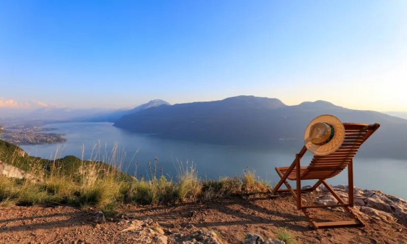 Le Belvédère de La Chambotte offre l'une des plus belles vues sur le lac du Bourget.