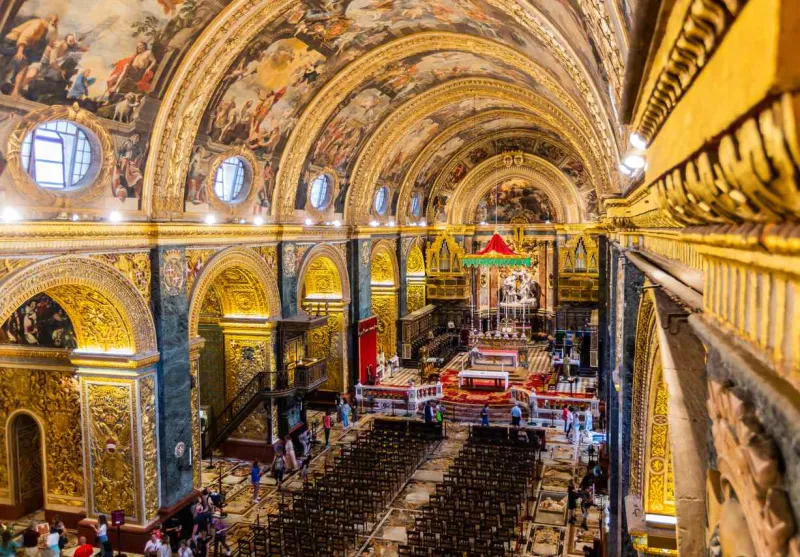 L'intérieur de la co-cathédrale Saint-Jean de la Valette.