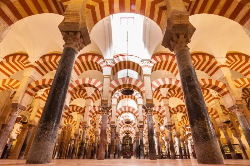 Les sublimes colonnes de la Mosquée de Cordoue.