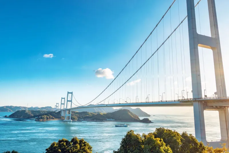 Le spectaculaire pont de Kurushima.