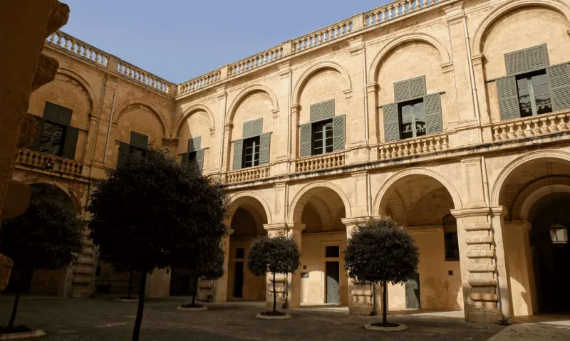 L'intérieur du Palais des Grands Maîtres.
