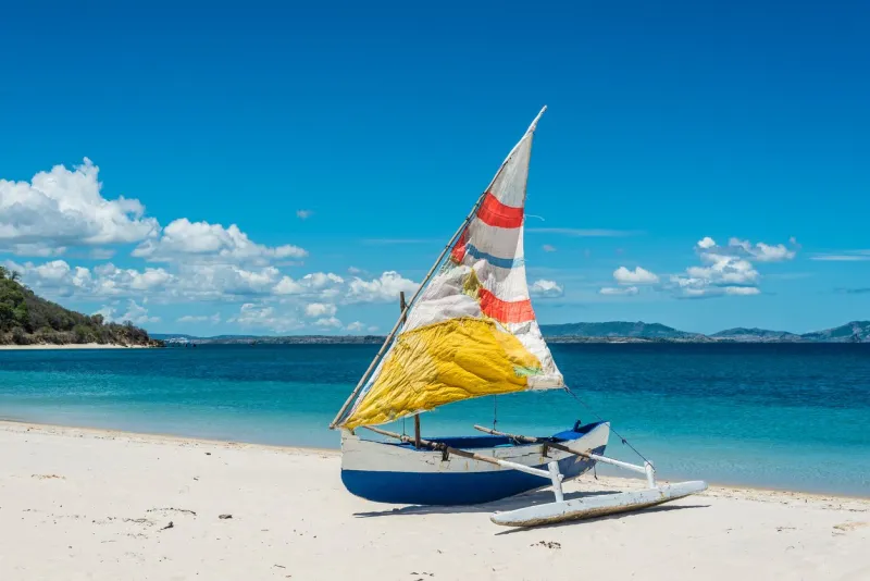 Une pirogue sur une plage d'Ifaty.
