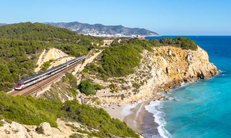 Train régional traversant la Catalogne