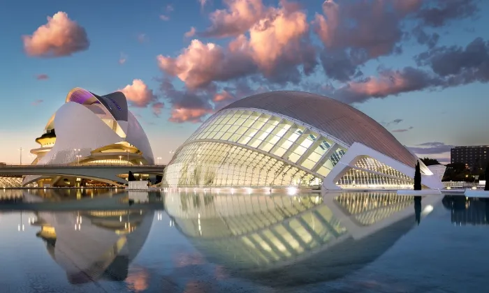 Valence, berceau de la paella, mêle plages, histoire et architecture futuriste.