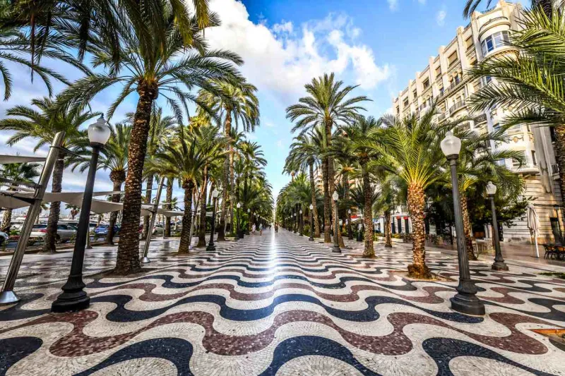 À la recherche d’une destination abordable en novembre ? Découvrez Alicante, sur la côte espagnole.