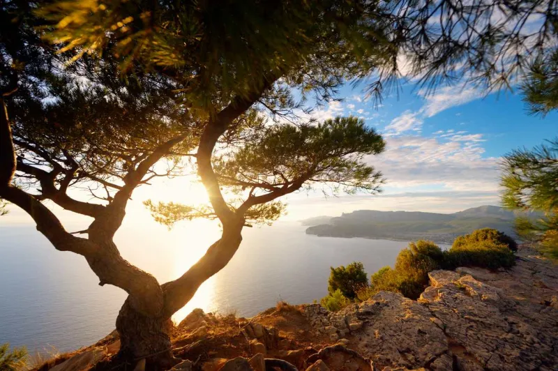 En novembre, la Côte d’Azur profite encore de journées douces et lumineuses.