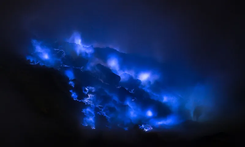 Les flammes bleues du Kawah Ijen. 