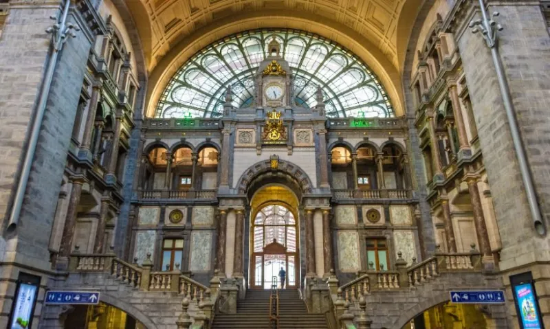 La gare d'Anvers est l'une des plus belles du monde.