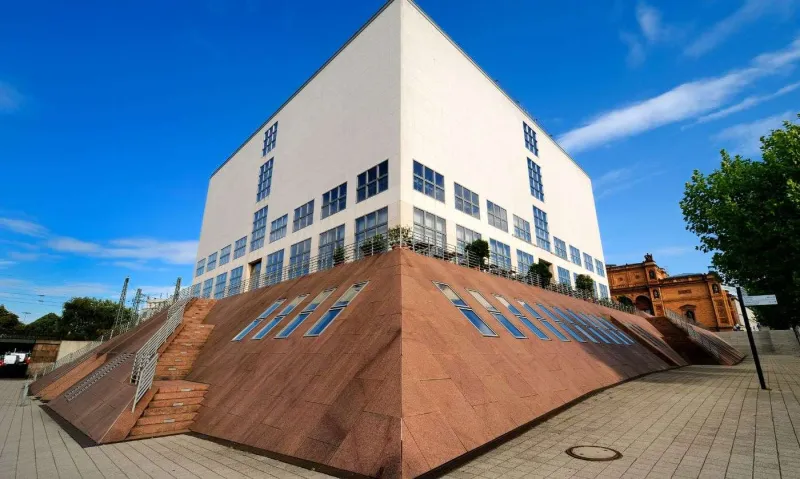 Le cube blanc de la Galerie der Gegenwart.