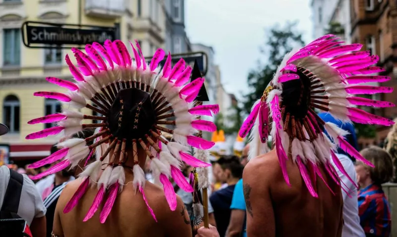 Hambourg possède une scène LGBTIQ+ animée, dynamique et inclusive.