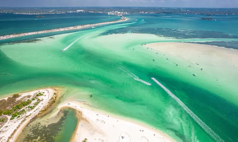 Une photo aérienne de Honeymoon Island, dans le parc d’État de Caladesi Island.