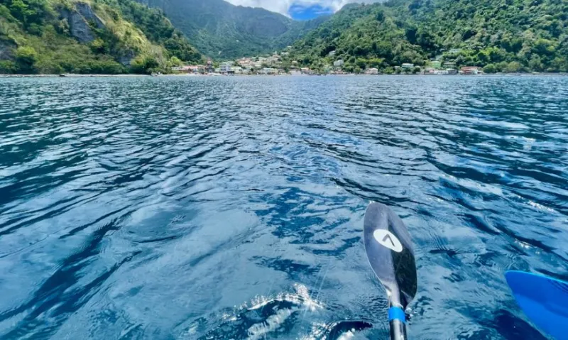 Aventurez-vous en kayak dans la baie de Soufrière.