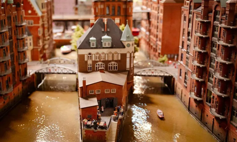 Découvrez l’Europe en miniature au Miniatur Wunderland de Hambourg.