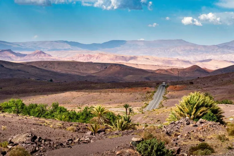 La route nationale N10 au Maroc traverse le sud du pays d’est en ouest.