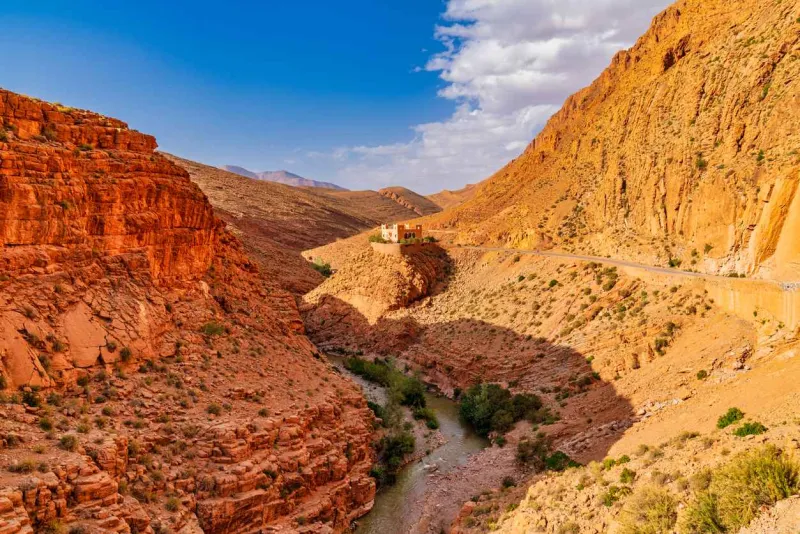 Dans les gorges du Dadès, chaque virage dévoile un panorama grandiose.