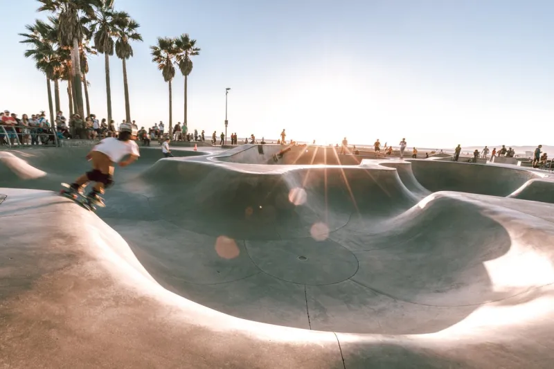 Le skatepark emblématique de Venice Beach.