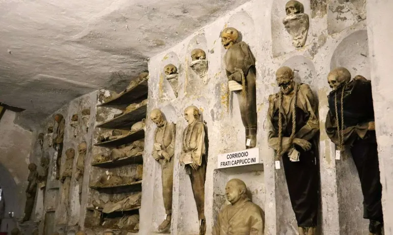 Dans les catacombes de Palerme, vous découvrirez des milliers de corps momifiés.