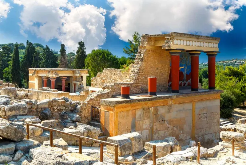 En hiver, le palais de Knossos en Crète offre une visite paisible sous un climat doux.