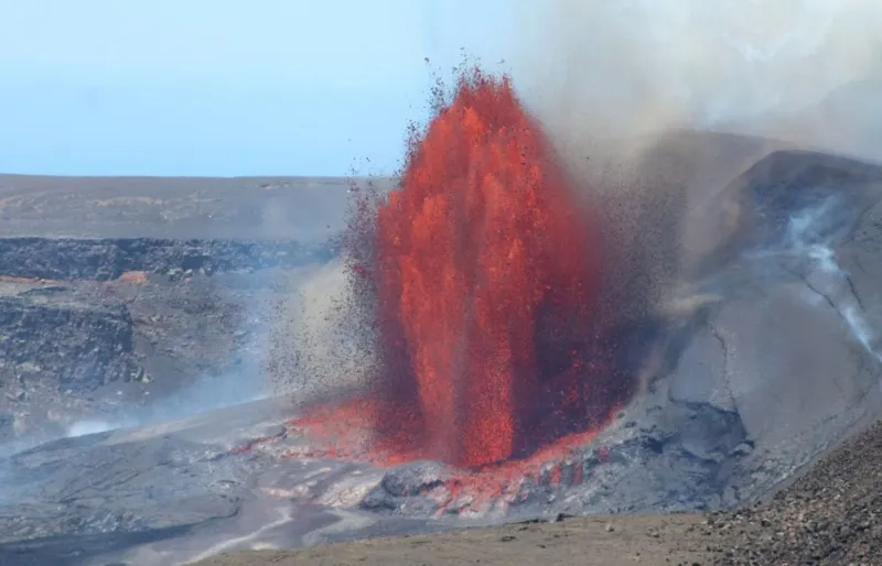 Le volcan Kīlauea en éruption.