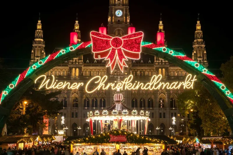 Le marché de Noël de la Rathausplatz est l'un des plus éblouissants de Vienne.