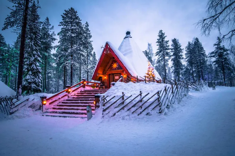 Dès novembre, vous pouvez rencontrer le Père Noël dans son village de Rovaniemi.