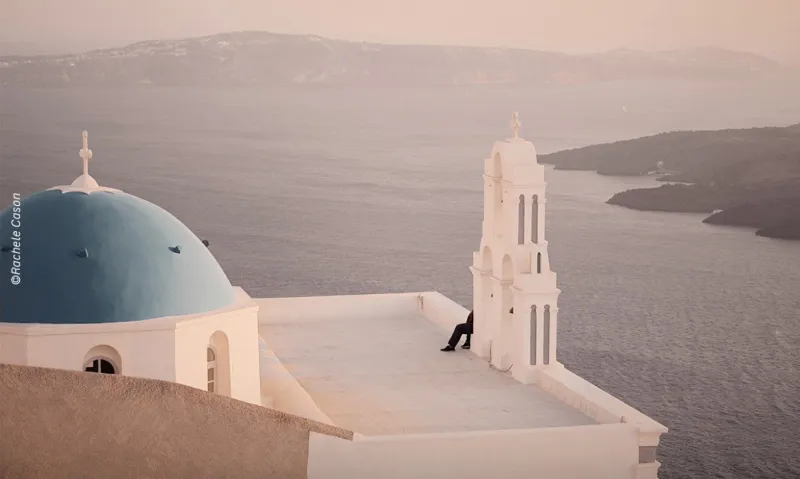 "Les trois cloches de Fira, Santorin".