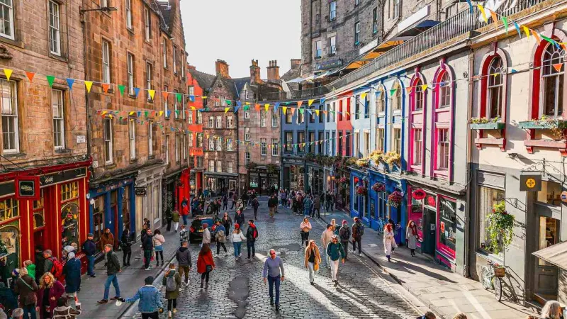 Vieille de 900 ans, la ville d'Edimbourg est classée au Patrimoine mondial de l’Unesco.