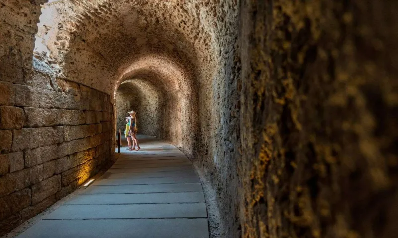 La galerie voûtée du Teatro Romano de Cadix.